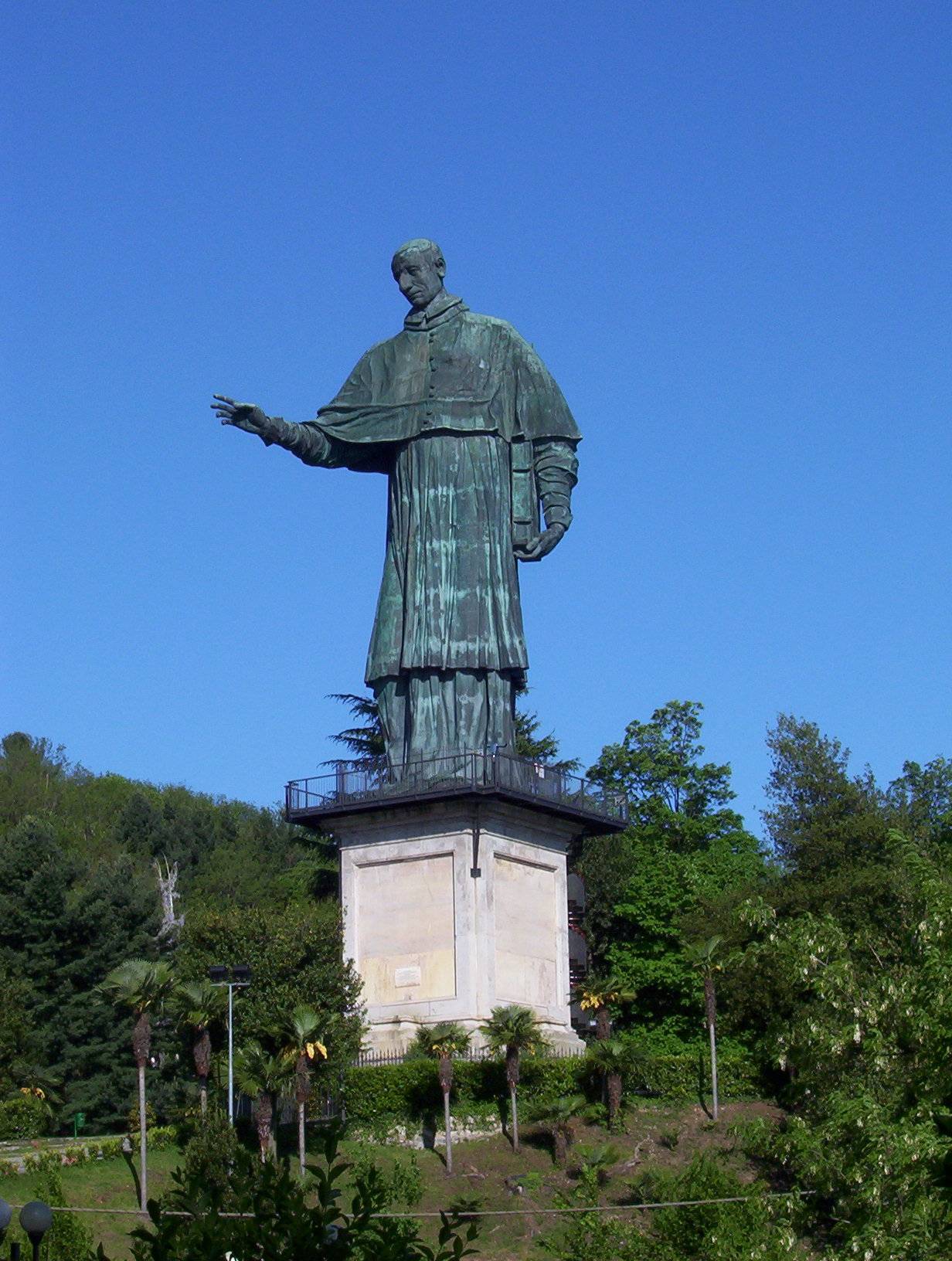 Estatua de San Carlos Borromeo