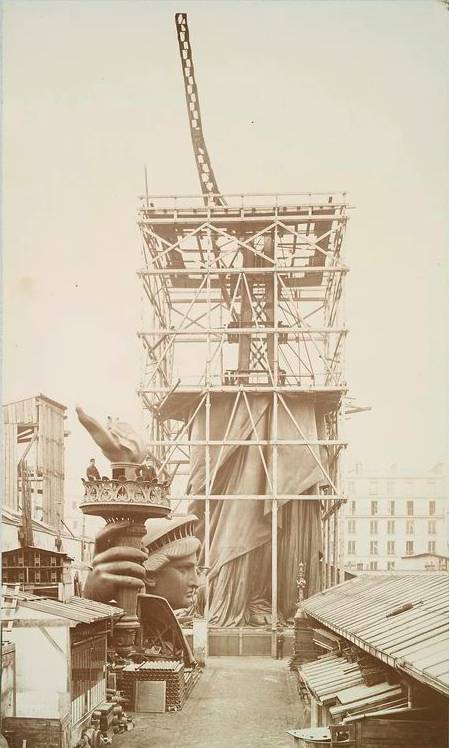 Estructura de la estatua en París