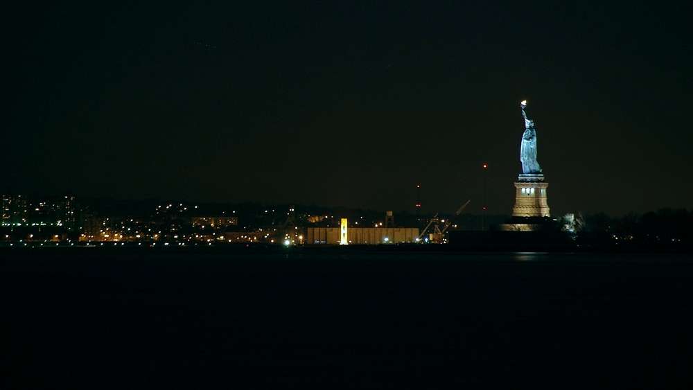 La estatua en la noche