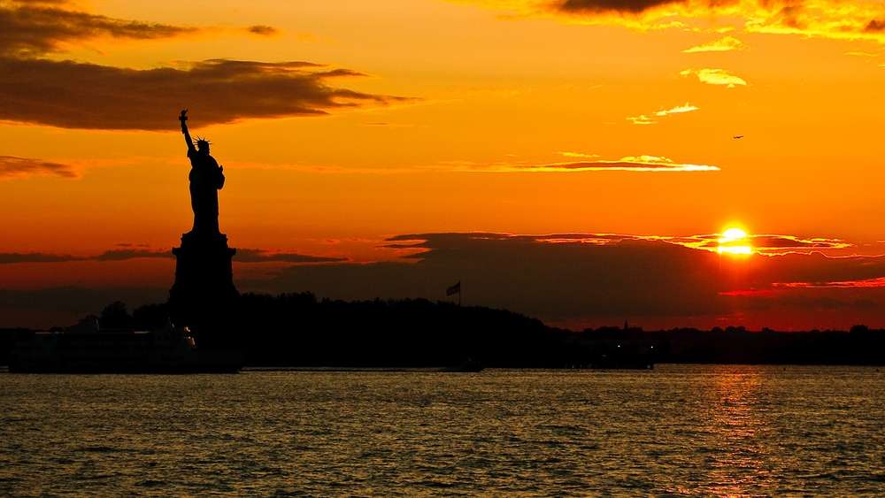 La estatua de noche