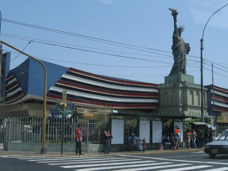 Réplica en Lima