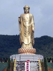 El buda del templo de la fuente