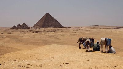 Pirámides en el desierto