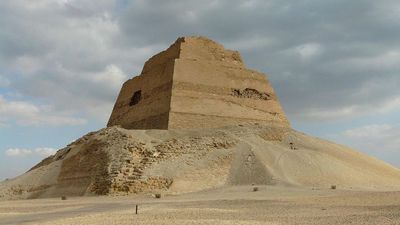 La pirámide escalonada de Snefrou, Meidum