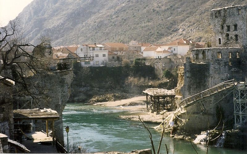 Puente destruido