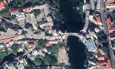 Vista aerea del puente de Mostar