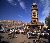 La torre del reloj y el mercado de sardar