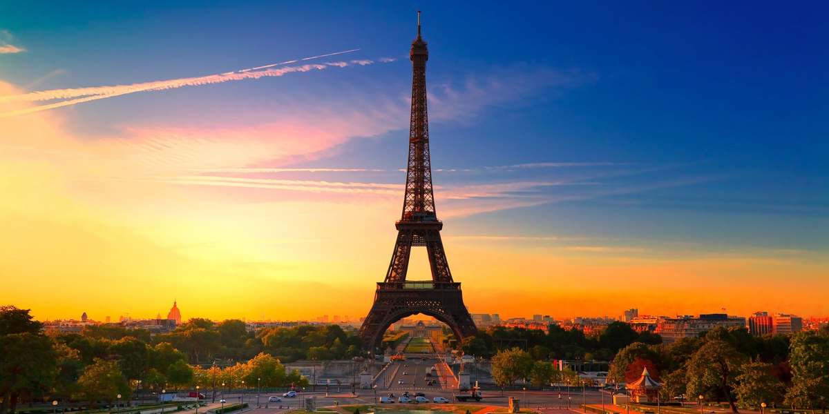 La torre Eiffel al atardecer