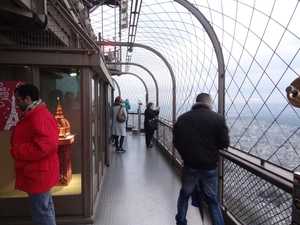 Un balcón en el 3er piso de la Torre Eiffel