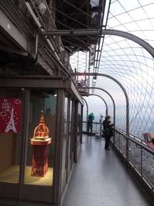 Un balcón en el 3er piso de la Torre Eiffel