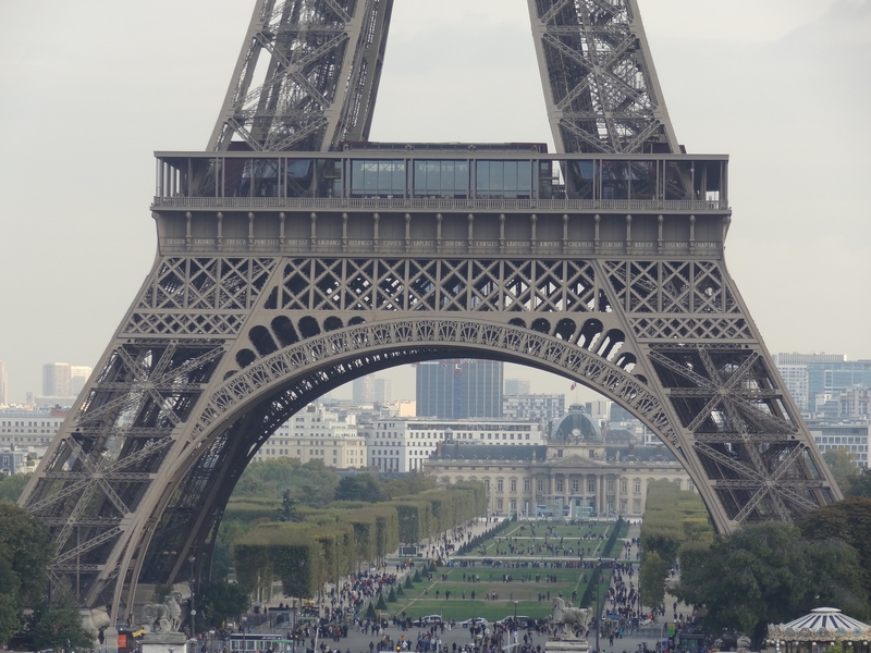 combien de marche premier etage tour eiffel