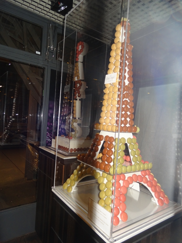 La torre Eiffel en macarrones