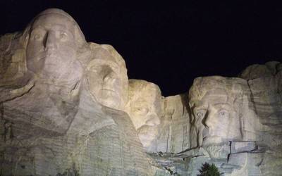 Le Mont Rushmore illuminé